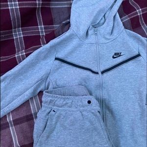 Nike Tech (KIDS)